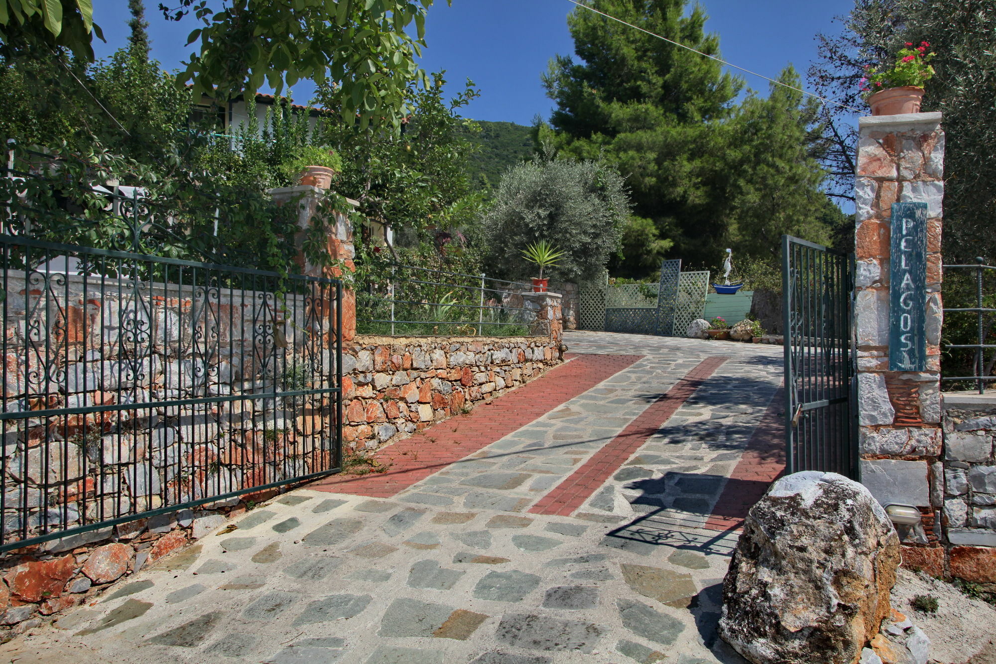 Pelagos Stafylos Exterior photo
